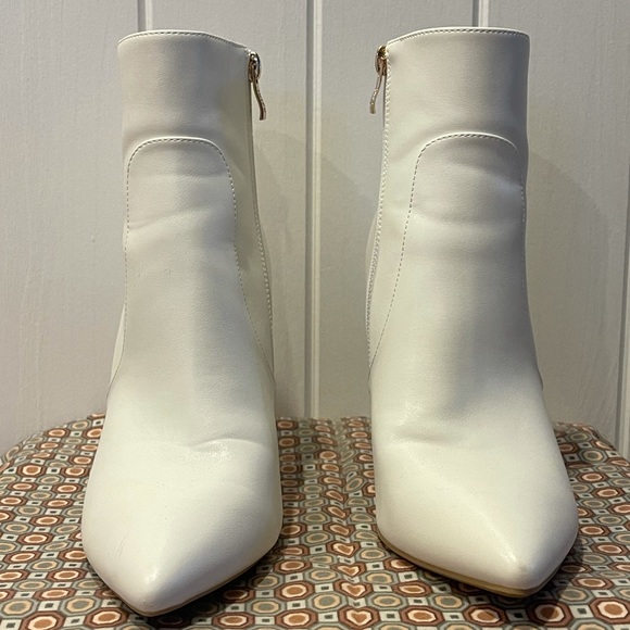 IDIFU Women’s White Ankle Boots - Picture 2 of 6